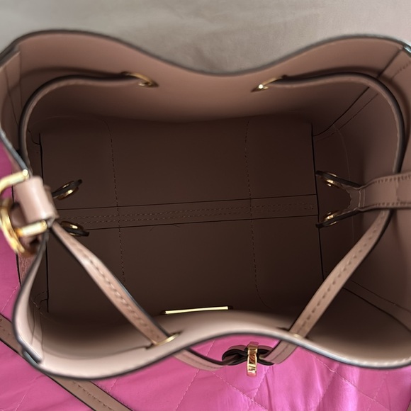 Michael Kors bucket bag - Picture 2 of 8